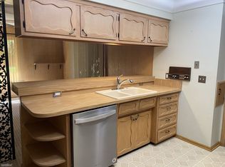 710 Castlebar Dr, Rochester Hills, MI 48309