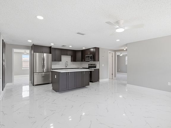 3rd image of 7541 Camelot Rd