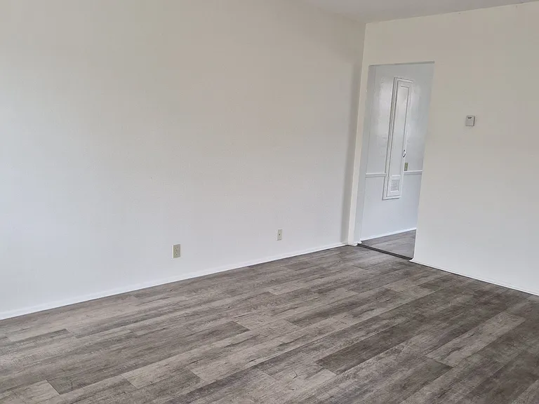 433 S Baldwin Ave #D — Photo 2