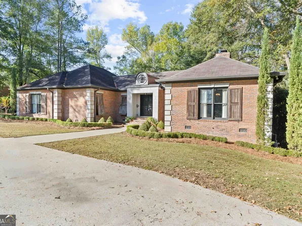 1176 Saint Andrews Dr, Macon, GA 31210