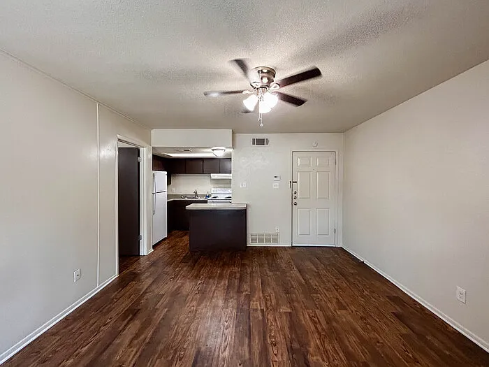 2429 Stella St #1 — Photo 4