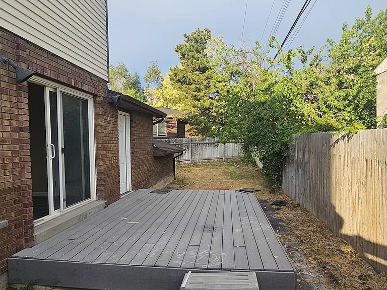 2318 E Claybourne Ave — Photo 11