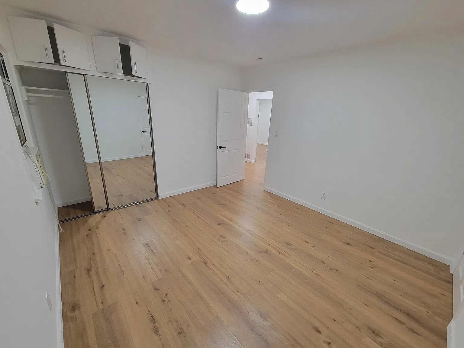 2 bed, 820 sqft, $2,200 — Photo 3