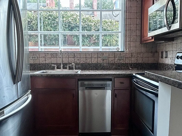 2418 E Franklin St #114 — Photo 2