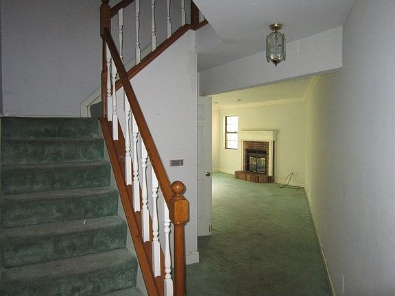 5th image of 10 Kennedy Ct