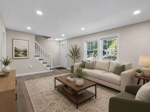 4th image of 5 Squire Ln