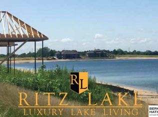 3042 E 34th Ct, Fremont, NE 68025