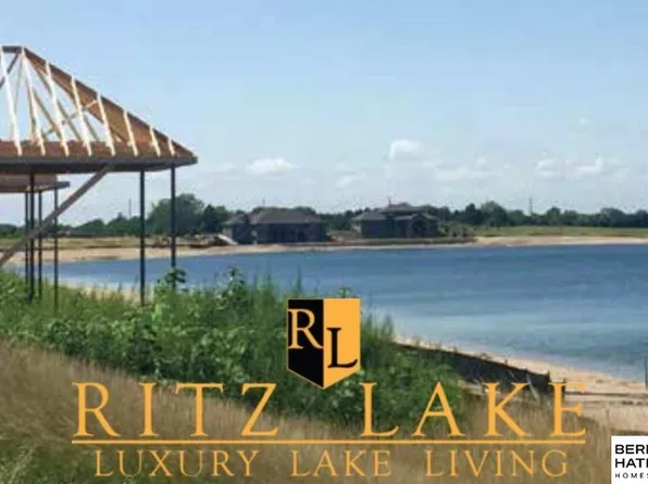 3042 E 34th Ct, Fremont, NE 68025