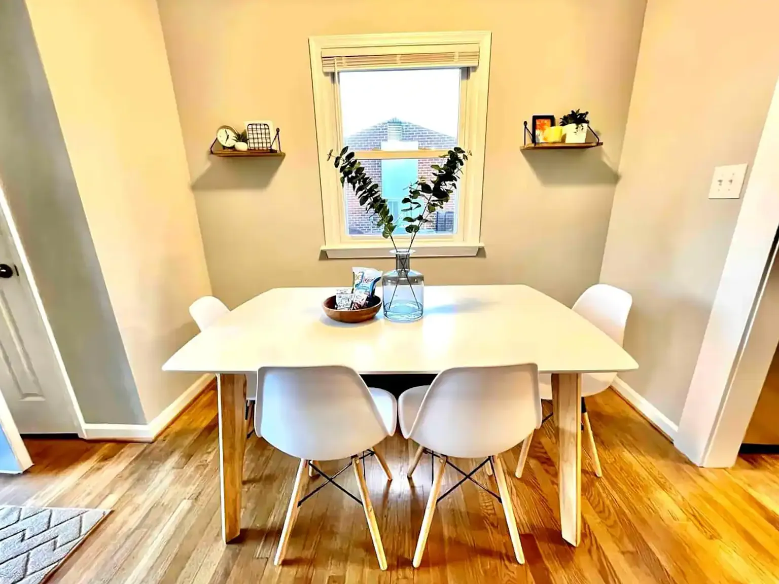 3 bed, 1126 sqft, $3,480 — Photo 3