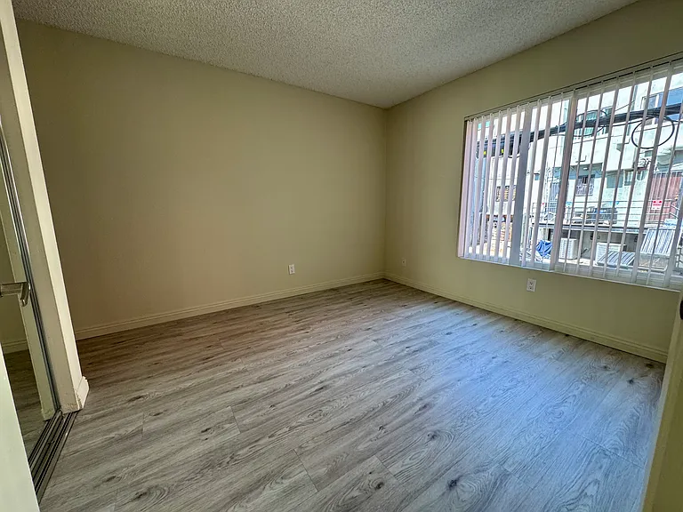 10911 Rochester Ave #103 — Photo 10