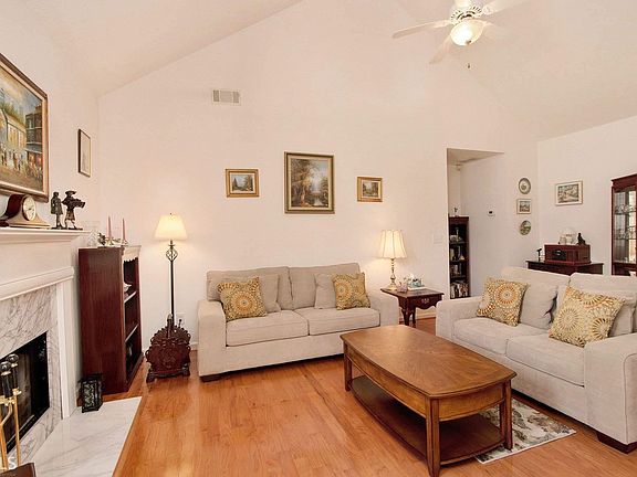 2nd image of 130 Woodgate Cir