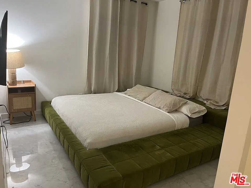 3 bed, 2.0 bath, $5,500 — Photo 3