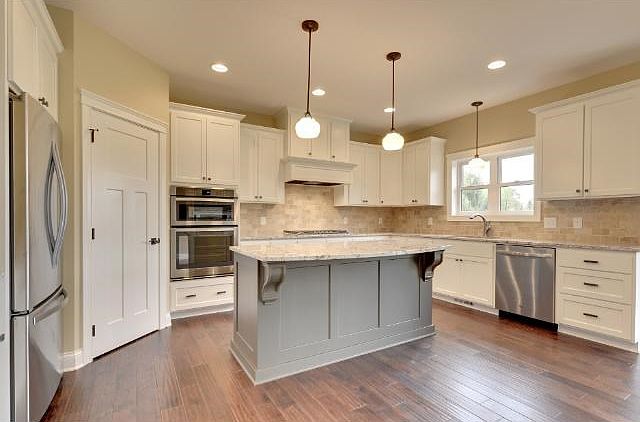 Welcome home to this dynamite kitchen!