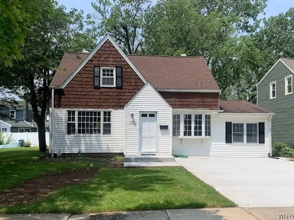 100 Lamont Dr, Amherst, NY 14226