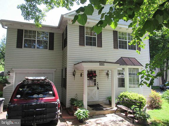 2nd image of 10111 Schoolhouse Woods Ct