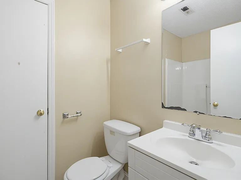 210 E McCulloch St — Photo 21
