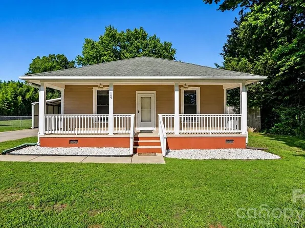 109 Globe St, Mount Holly, NC 28120