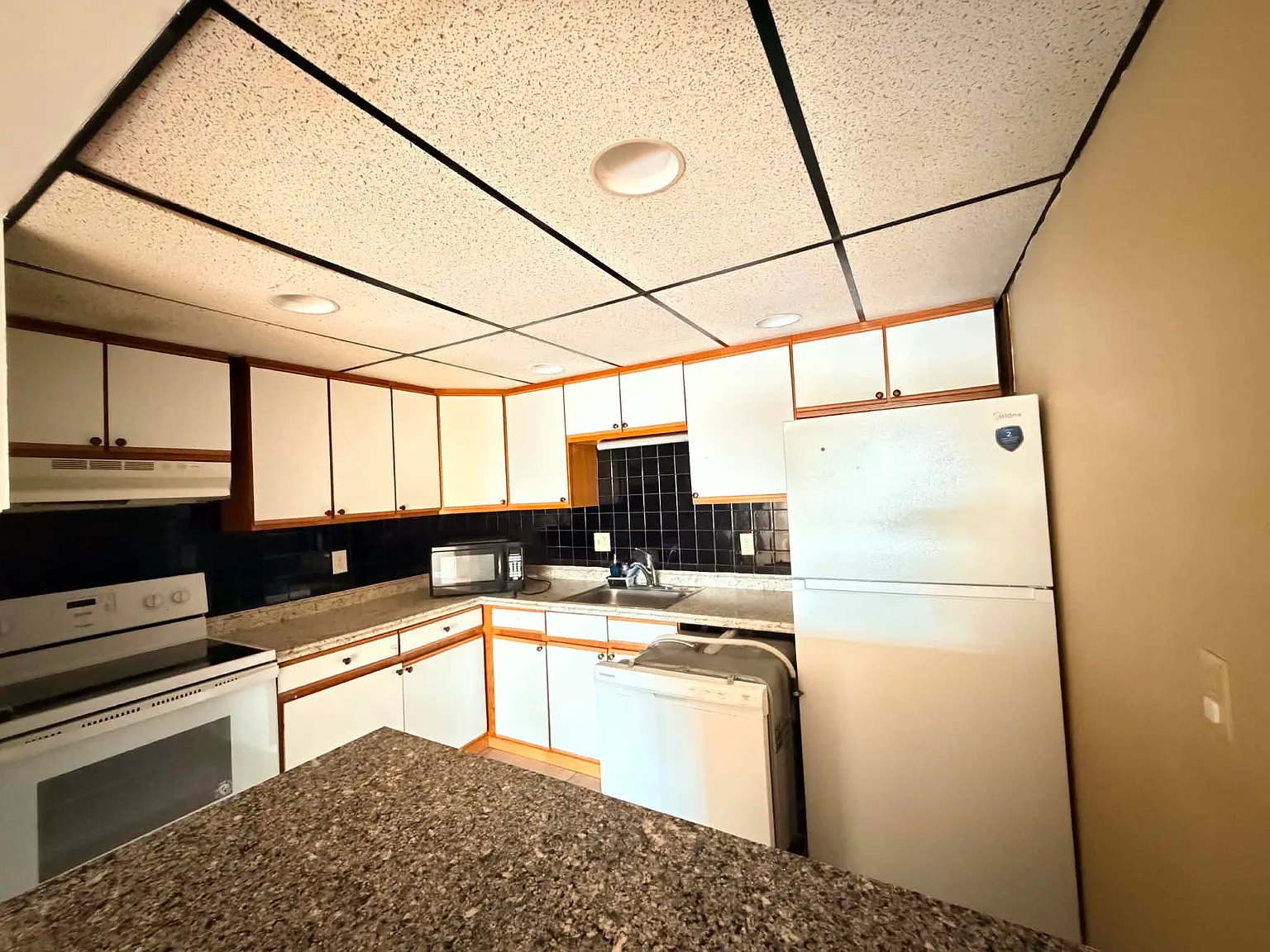 2 bed, 899 sqft, $1,500 — Photo 2