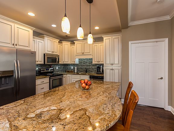 2nd image of 2735 Waterhaven Dr