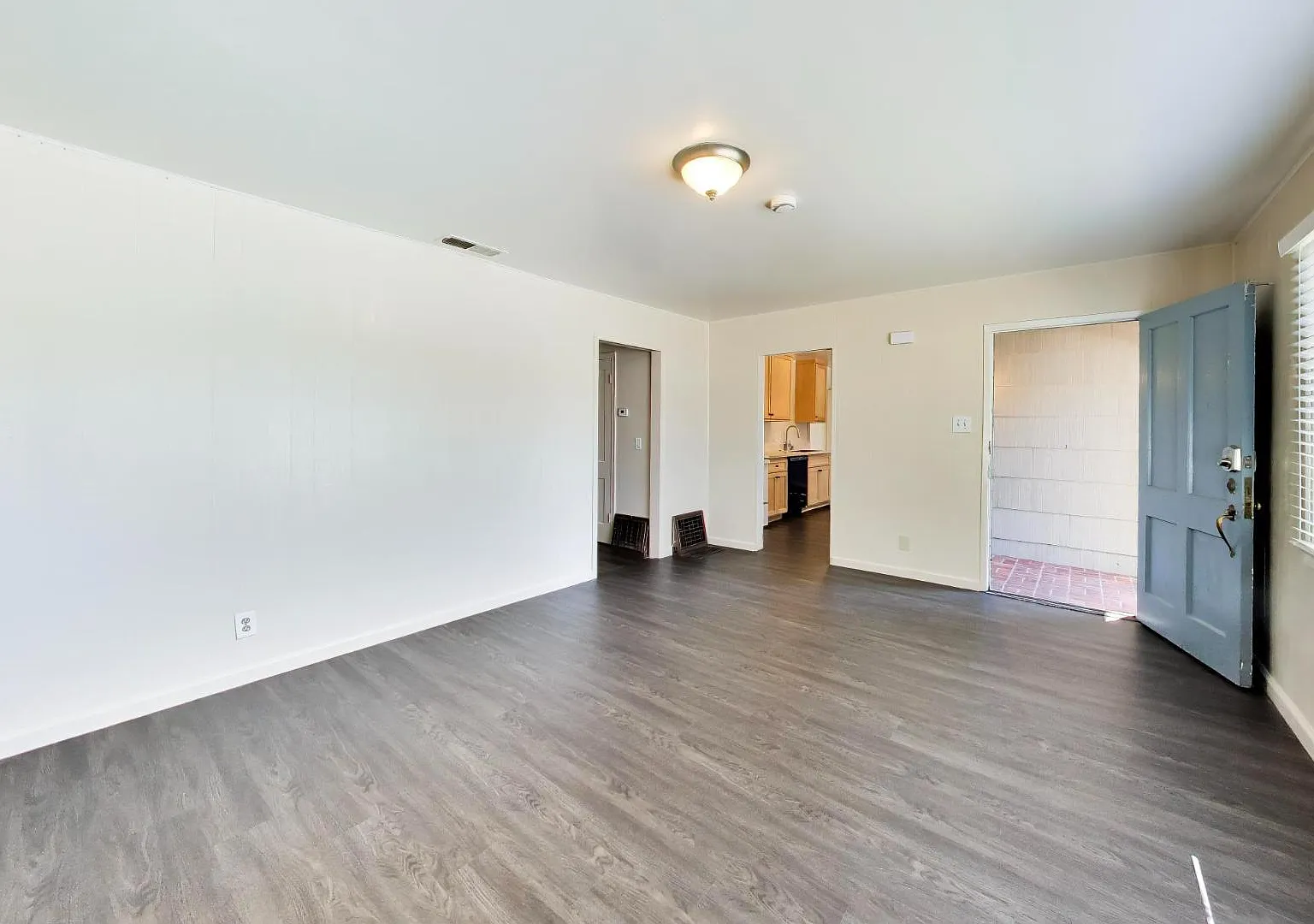 795 Locust St — Photo 4