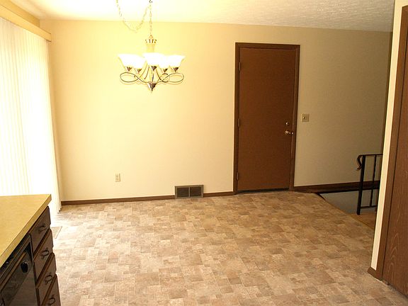 4th image of 8548 Kellydale St NW