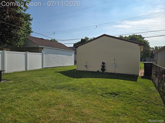 4th image of 2239 22nd St