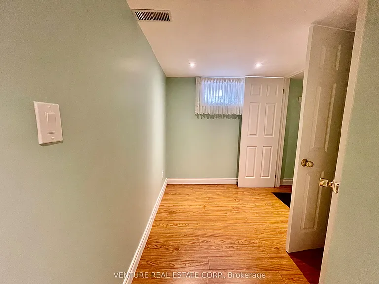 Greylawn Cres — Photo 11