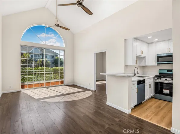 5620 Yolanda Ave APT 214, Tarzana, CA 91356