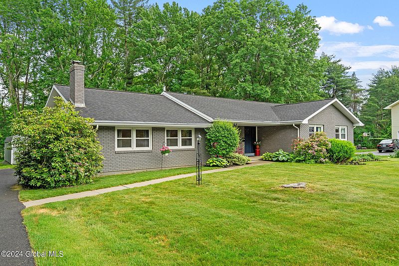 2nd image of 2178 Appletree Lane