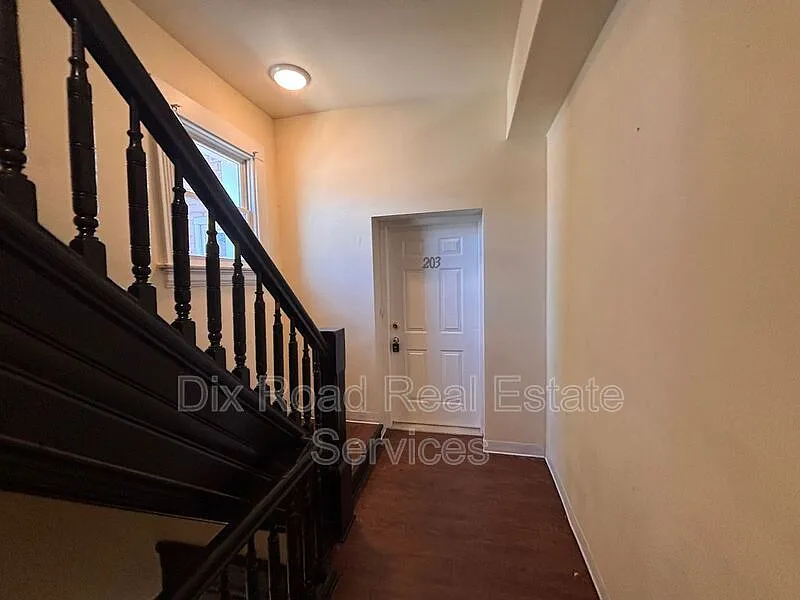 1 bed, 1.0 bath, $750 — Photo 2