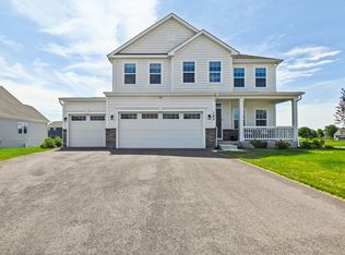 195 Goldenrod Dr, Sugar Grove, IL 60554