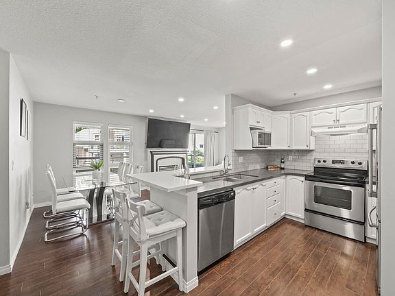 3rd image of 301 Maude Rd #506
