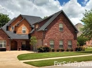 2018 S Cherry Hills Dr, Fayetteville, AR 72701