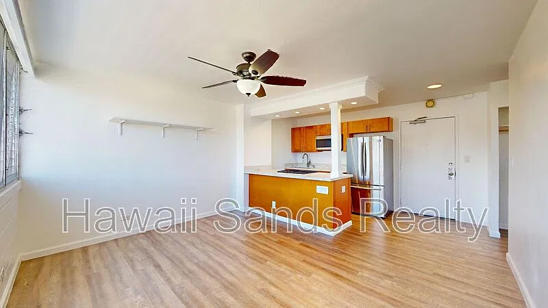 2 bed, 1.0 bath, 702 sqft, $2,300 — Photo 3