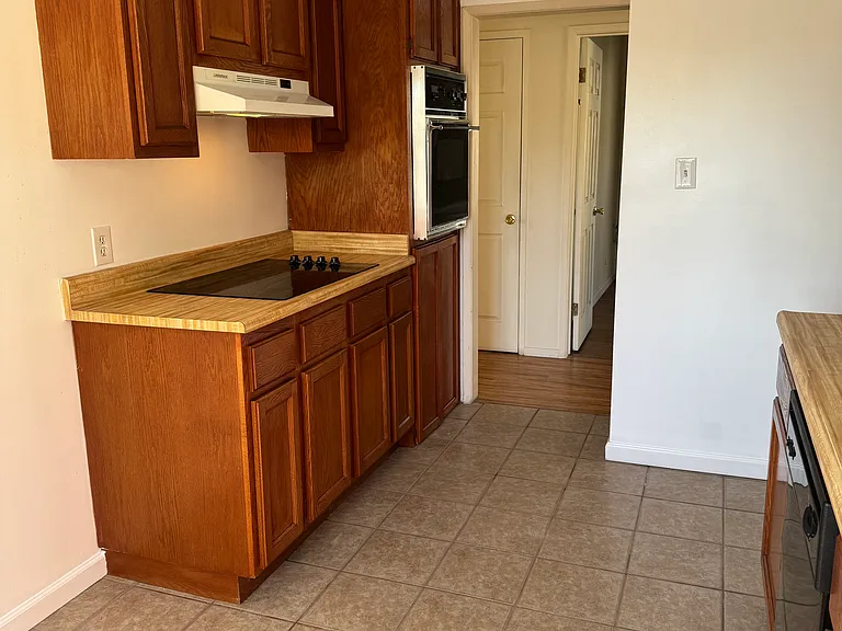 428 E Cypress Ave #H — Photo 7