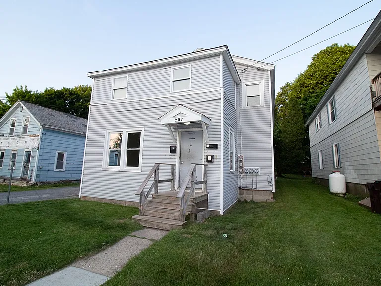 207 Maple St — Photo 11