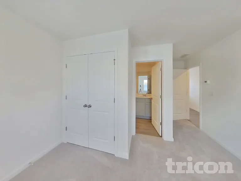 1940 Logan Ln — Photo 10