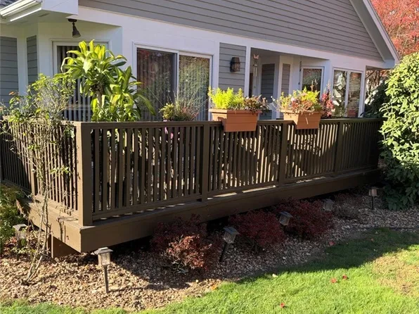 90 Running Brook Ln, Rochester, NY 14626