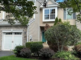 952 Huntington Dr, Fishkill, NY 12524