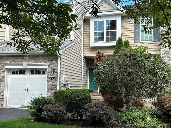 952 Huntington Drive, Fishkill, NY 12524