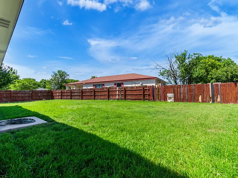 2601 Coy Dr — Photo 28