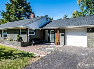 4 Webster Ave, Green Brook, NJ 08812