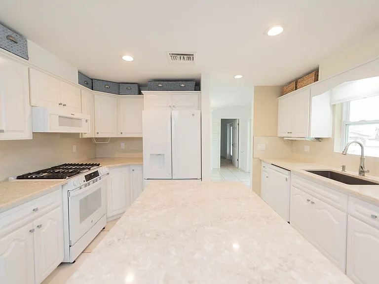 444 Finch Dr — Photo 88