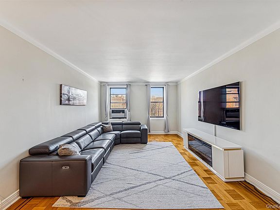 3rd image of 8451 Beverly Road #6R