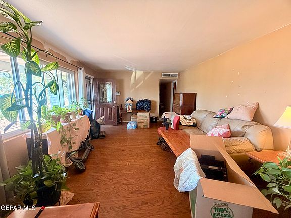 4th image of 8100 Parkland Dr