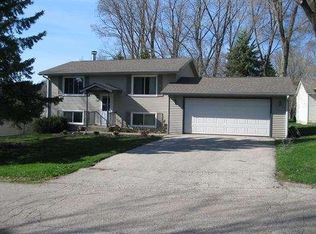 30012 Meadow Dr, Burlington, WI 53105