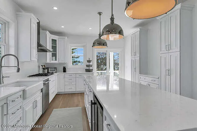 916 Ocean Ave #WEEKLY PRICE — Photo 16