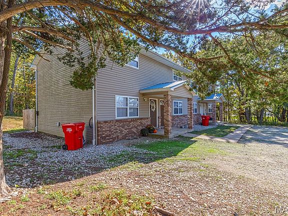4th image of 319 Harold St