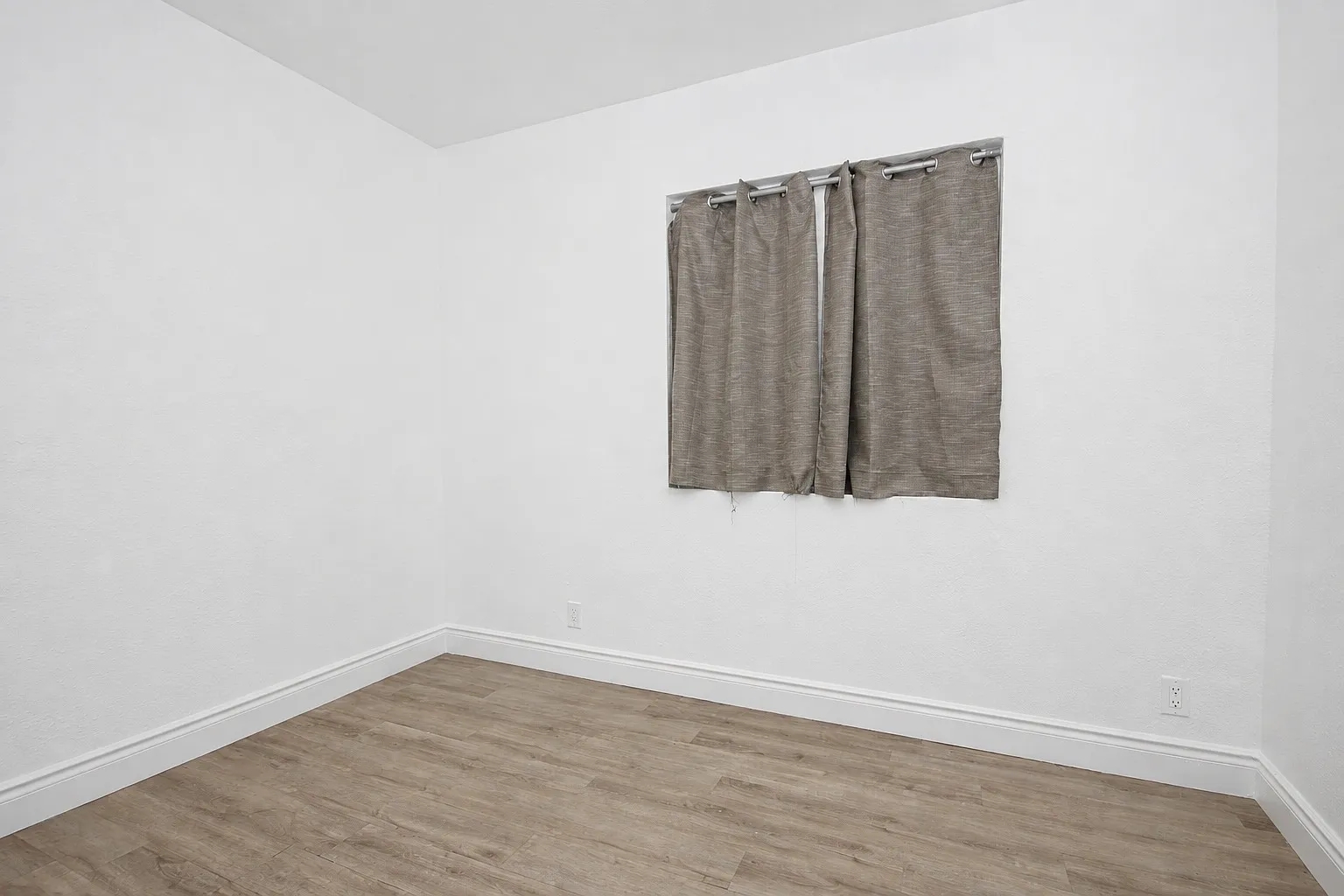 917 N H St — Photo 3