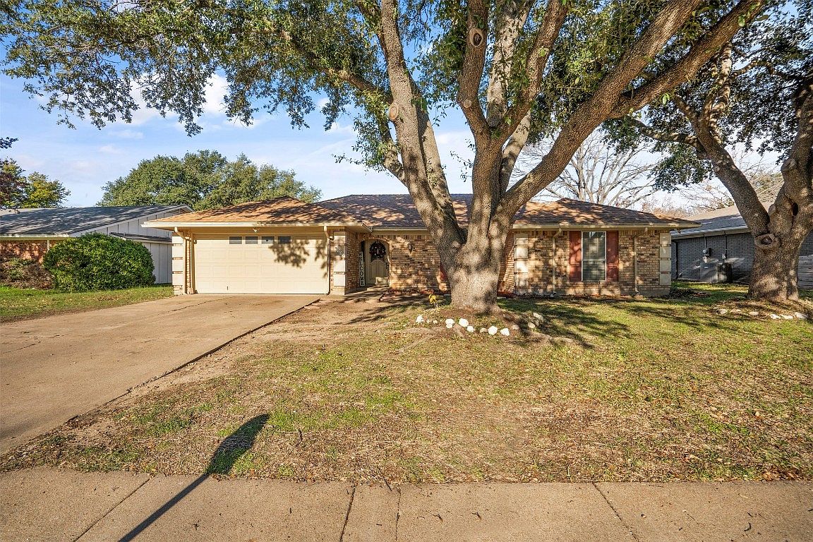 9900 Westpark Dr, Benbrook, TX 76126 Zillow